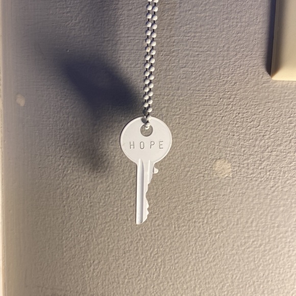 Couple long necklaces and short necklaces - Picture 4 of 10